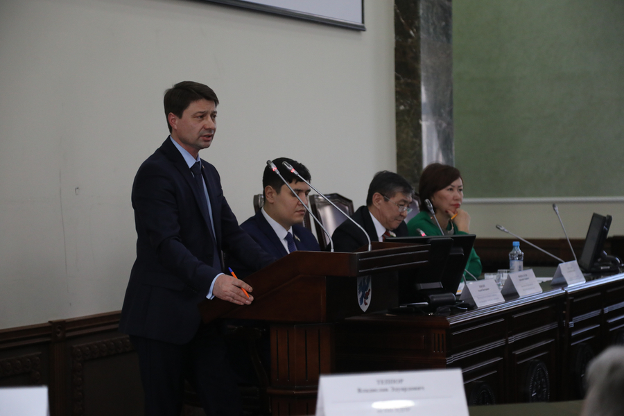 Владимир Федоров: «Для санитарных точек в частном секторе Якутска дополнительно изготовят 500 мусорных баков»