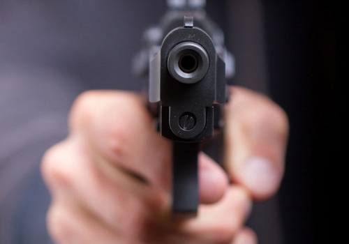 21-летнему парню выстрелили в лицо на улице Якутска