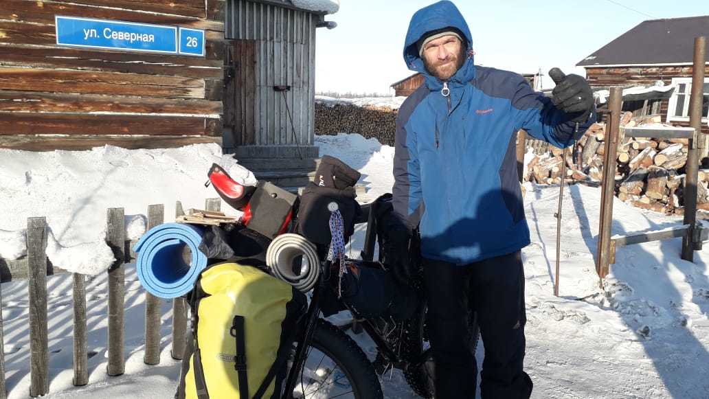 Испанский велосипедист прибыл в Момский район