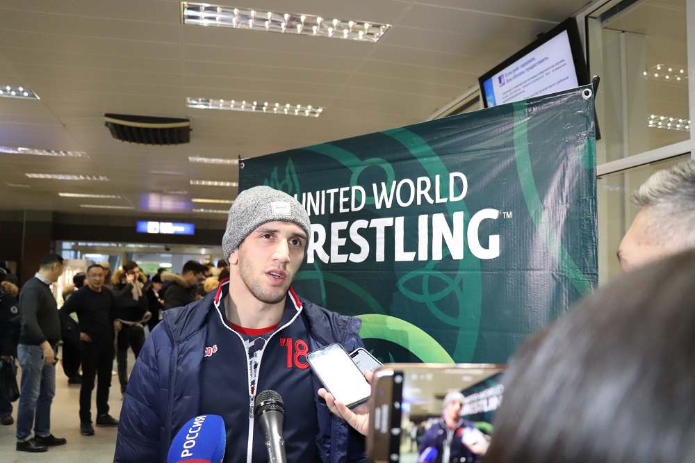 В Якутск прилетел чемпион мира по вольной борьбе Заурбек Сидаков