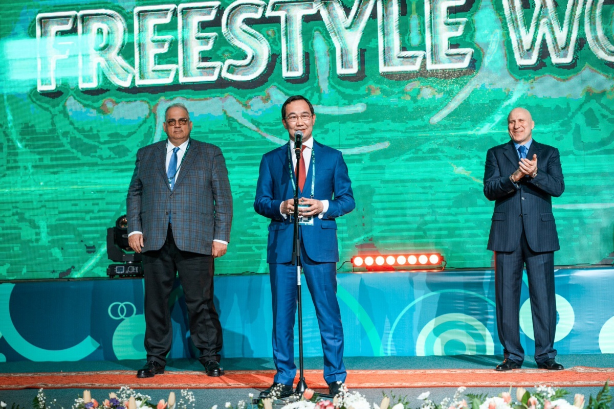 Айсен Николаев открыл Кубок мира по вольной борьбе