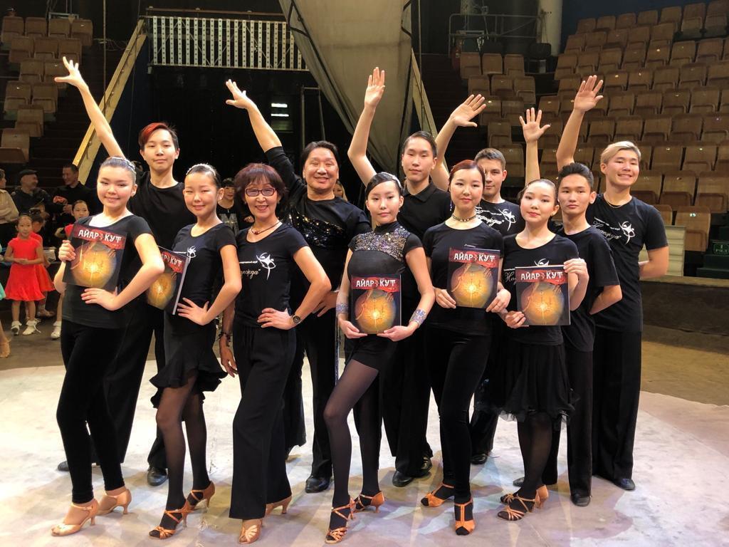 Дети из танцевально-спортивного клуба "Надежда" поздравляют с 8 Марта!