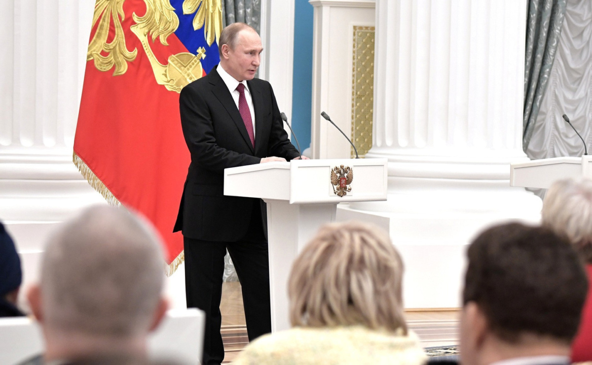 Путин вручил медали Героев Труда пятерым россиянам