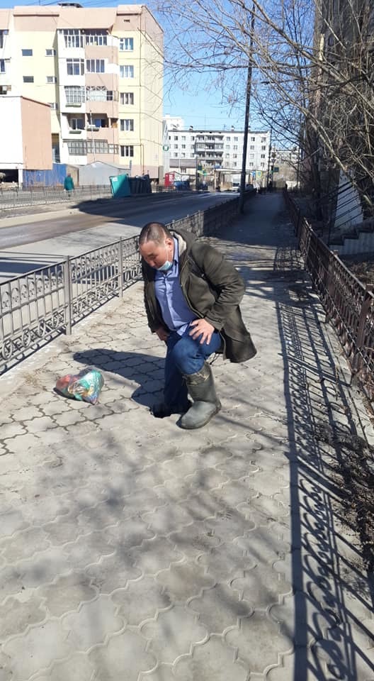 Антон Васильев провалился в дыру на улице Горького в Якутске