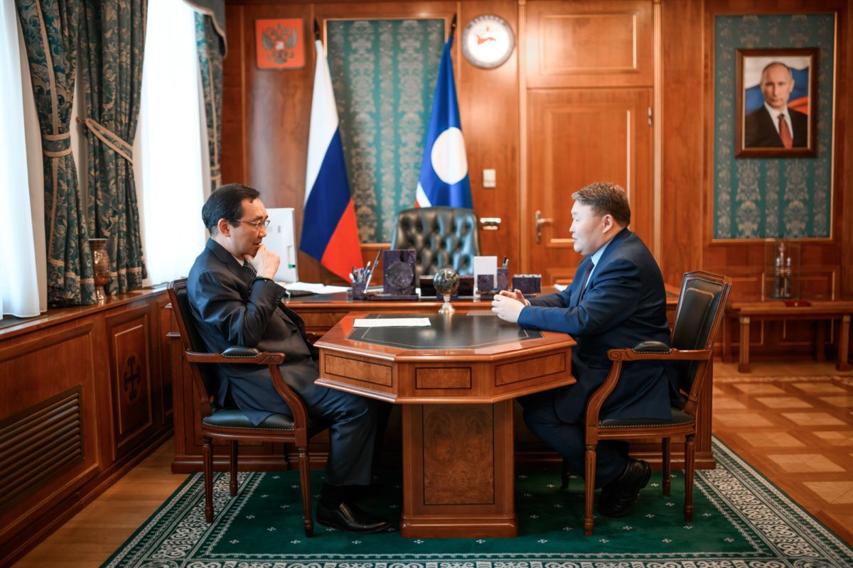 Айсен Николаев обсудил с главой Усть-Алданского улуса подготовку к VIII Спортивным играм народов Якутии