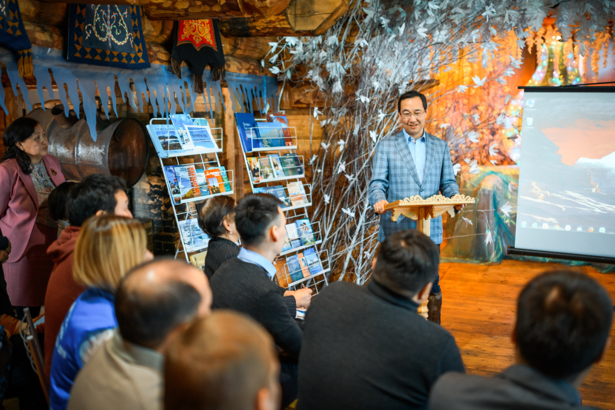 Глава Якутии провел в Оймяконе выездное совещание по развитию туризма