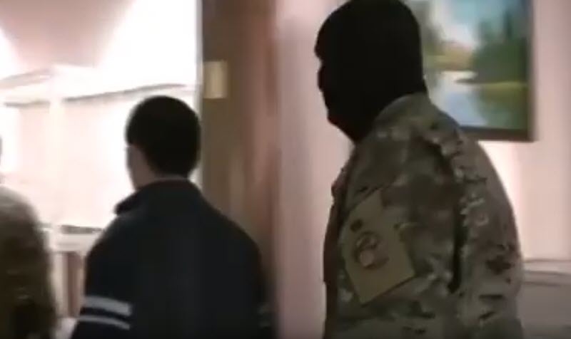 В Якутии сотрудниками ФСБ задержан модератор радикальной исламистской идеологии (видео)