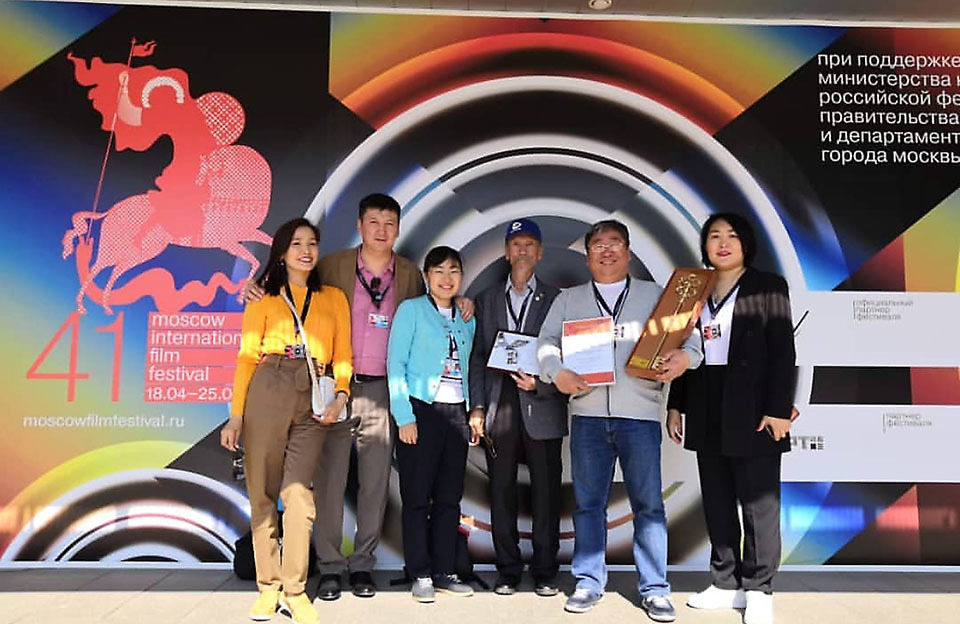 Айсен Николаев поручил выделить создателям фильма «Надо мною солнце не садится» 1,5 млн рублей