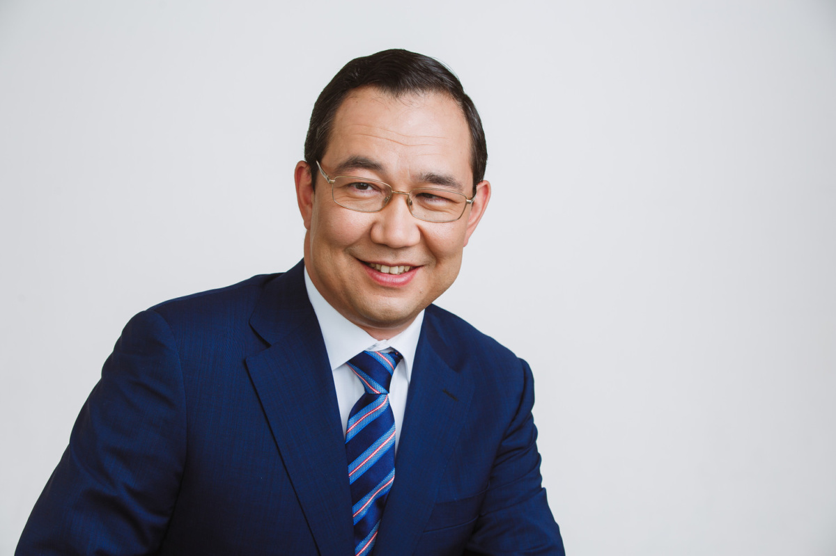 Глава Якутии поздравил якутян с Днём отца