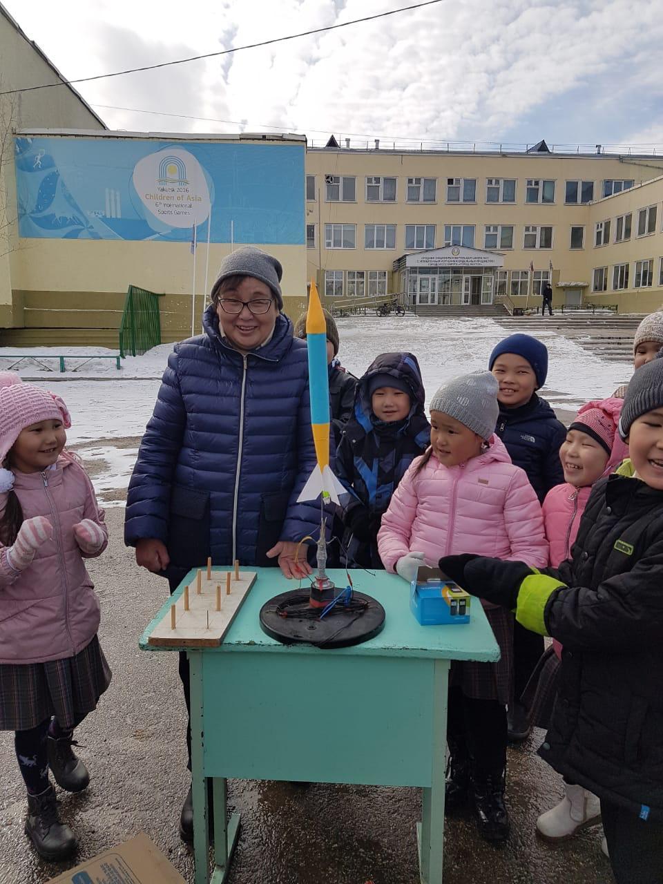 В День космонавтики в Якутске запустили ракеты (видео)