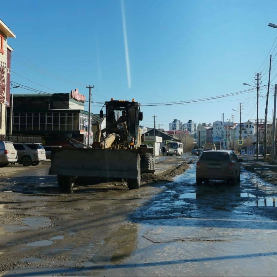 "Как после бомбежки", - Сардана Авксентьева проехалась по Якутску