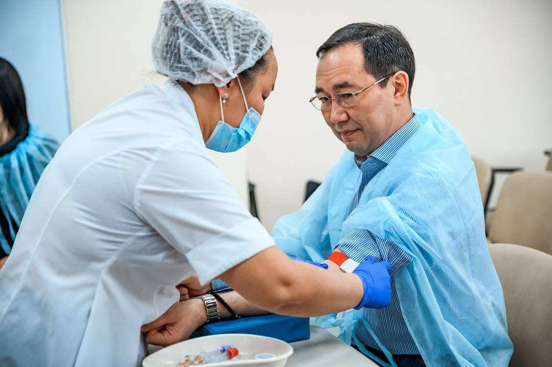 Айсен Николаев с супругой сдали анализы на онкомаркеры