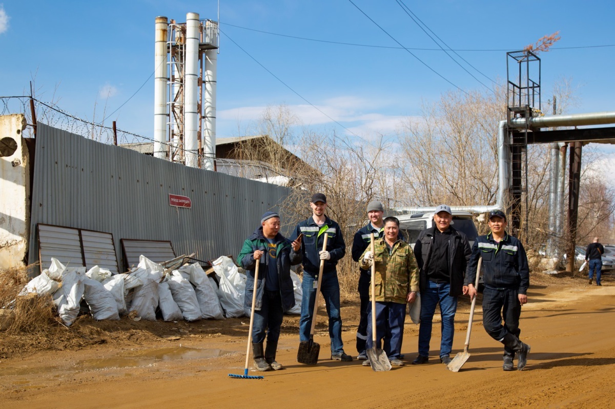 Коллектив аэропорта «Якутск» вышел на субботник