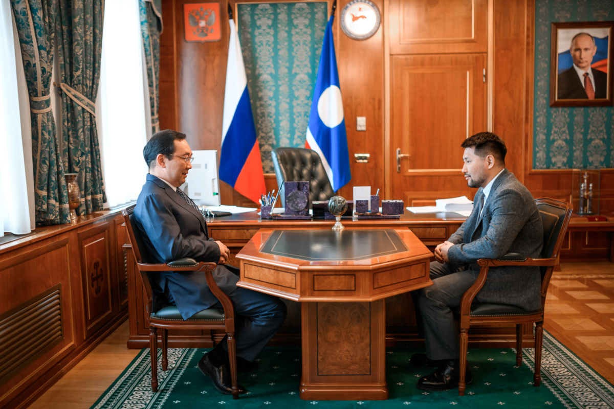 Айсен Николаев встретился с победителем конкурса управленцев «Лидеры России» Евгением Григорьевым