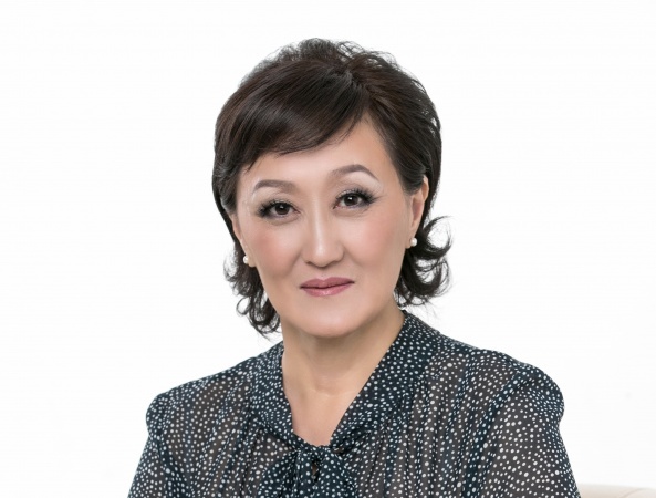 Сардана Авксентьева поздравляет с Днем отца