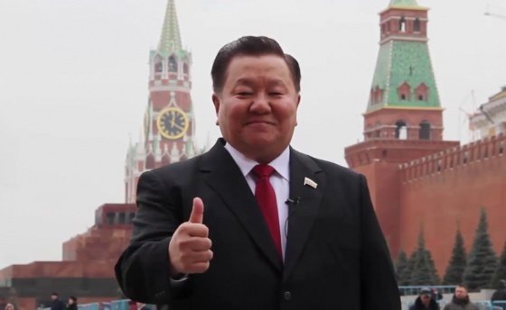 Федот Тумусов поздравляет с Днем Республики!