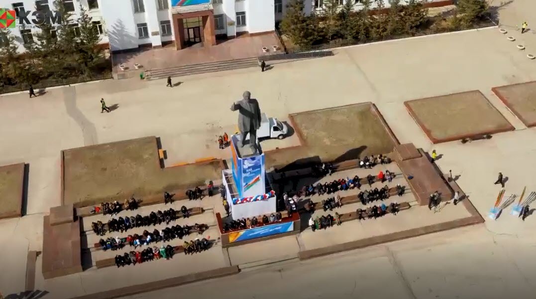 Видео: Первомайская демонстрация в Якутске с высоты птичьего полета