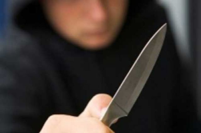 На директора школы в Якутии напали с ножом