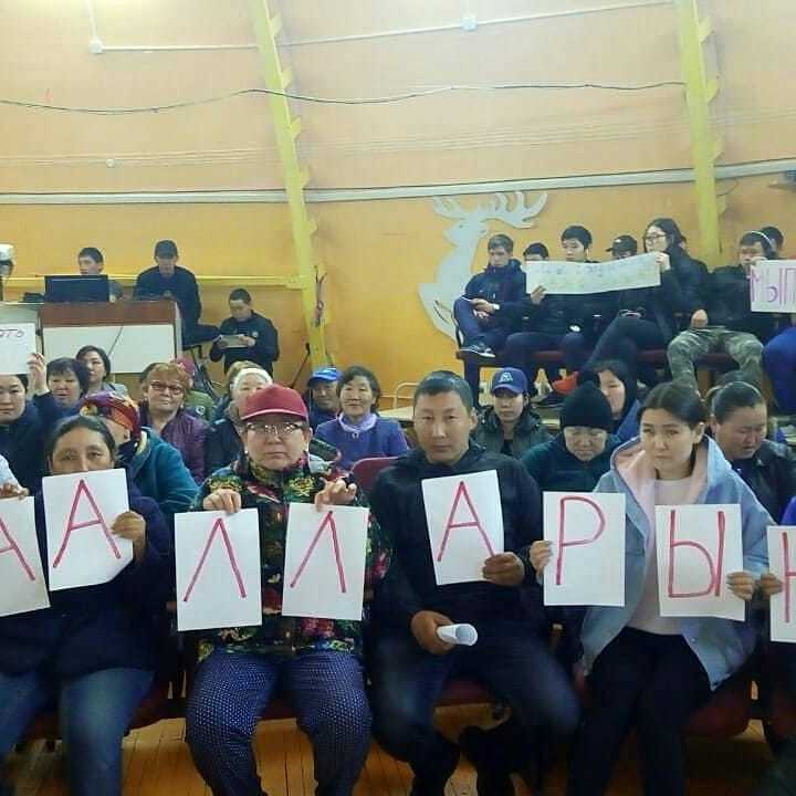 На сходе в нюрбинском селе высказались против реорганизации школы