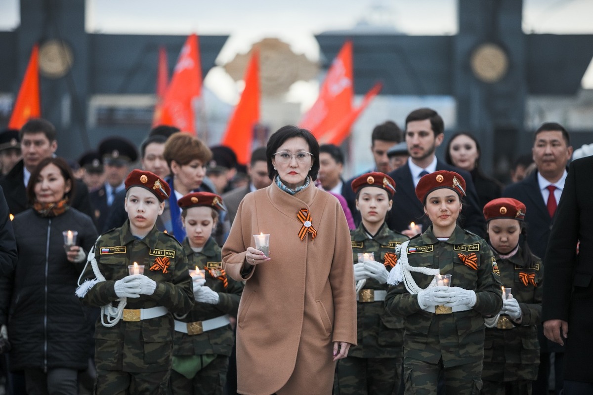 Сардана Авксентьева поздравляет с Днем Победы