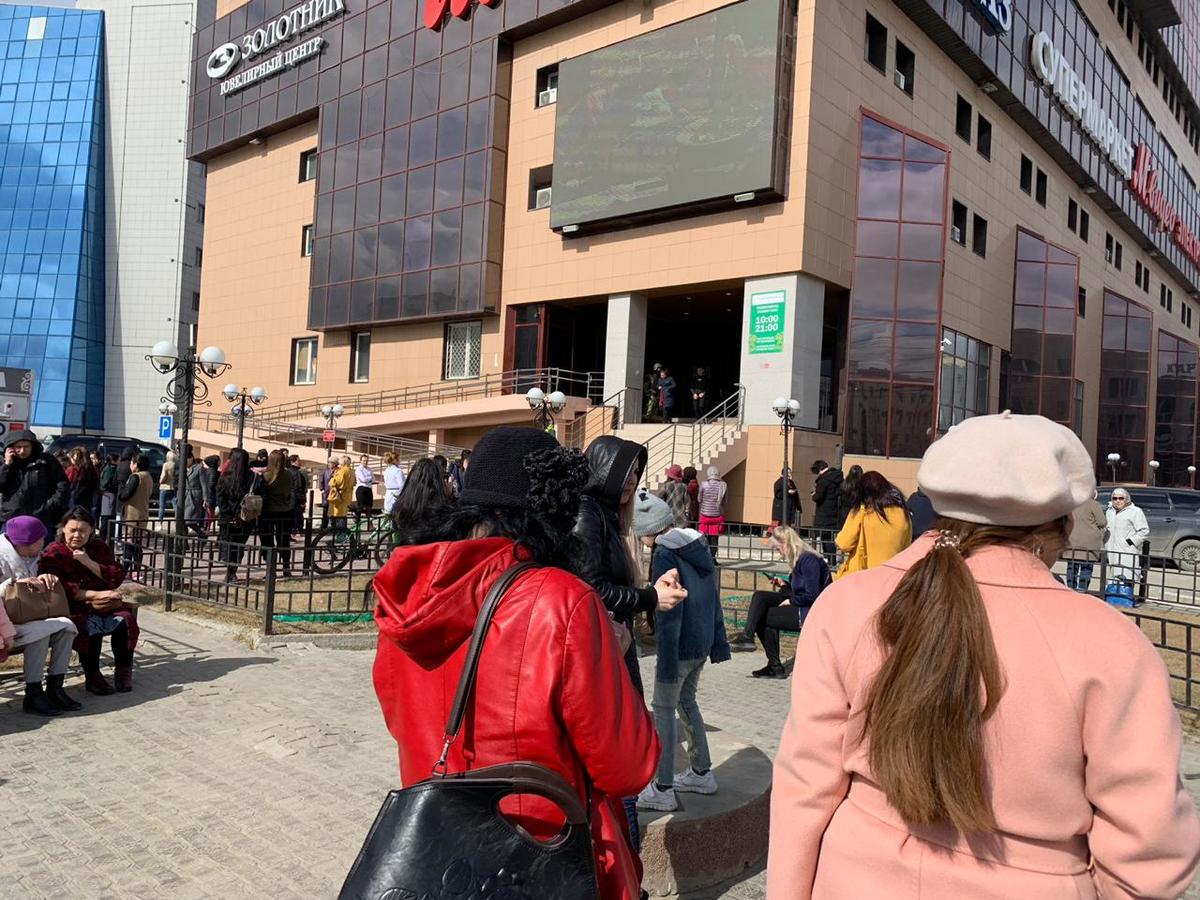В торговых центрах Якутска идет массовая эвакуация
