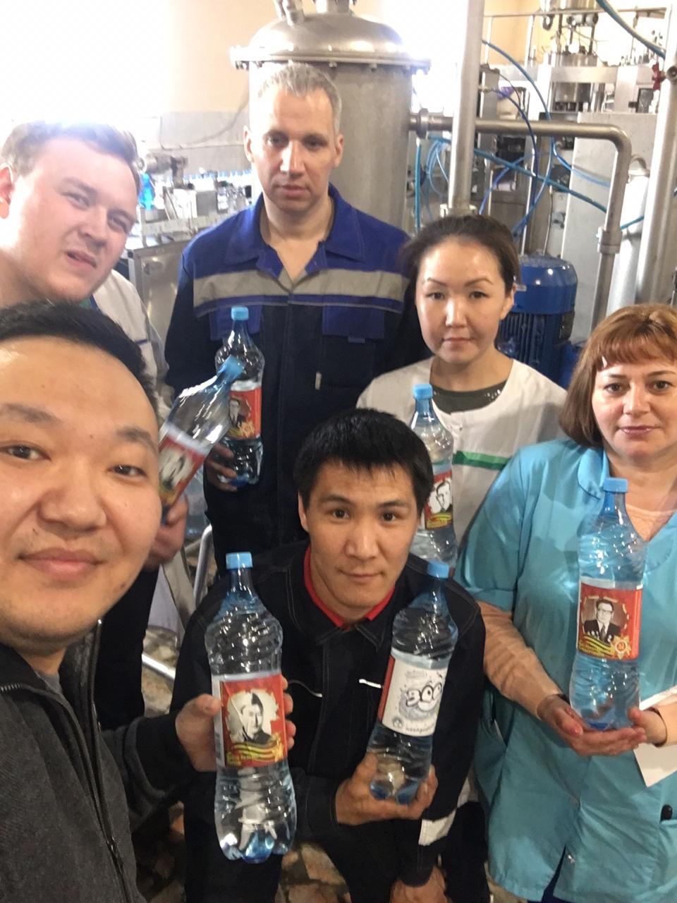 В якутских соцсетях неоднозначно отнеслись к портретам героев ВОВ на бутылках воды
