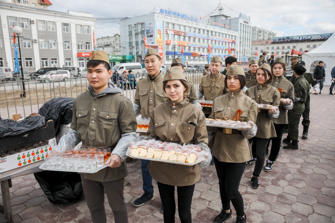 В Якутске «солдатской кашей» угостили тысячу человек