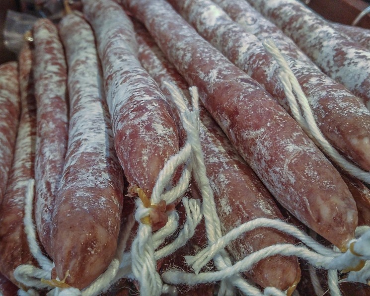 На Дальнем Востоке в китайской колбасе обнаружена чума свиней