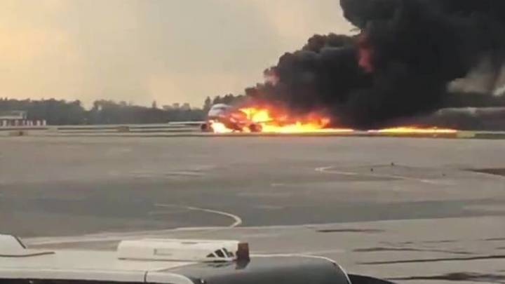 "Идиоты": Заслуженный пилот не смог сдержаться после трагедии в Шереметьево