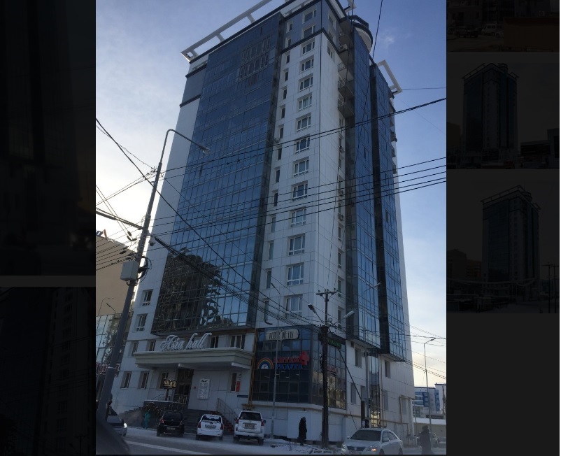 Со здания бизнес-центра Asia hall Якутска выпали девушки