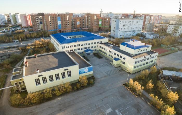 В Якутске возле школы №31 мужчина избил десятиклассницу и похитил ее сумку