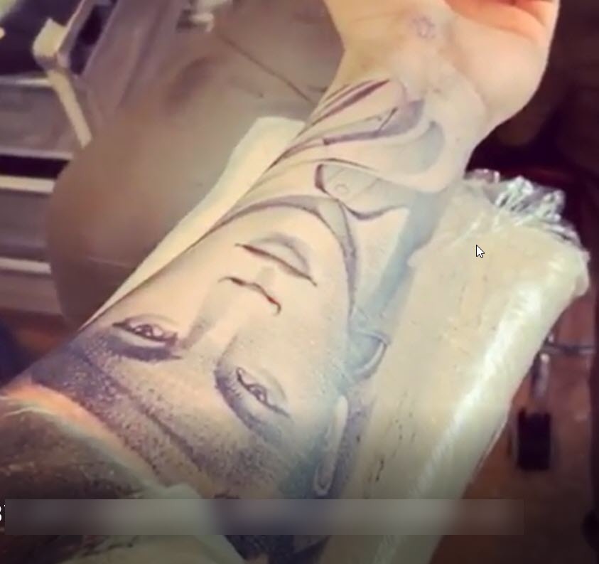 Якутский певец сделал тату с лицом прадеда, участника войны (видео)
