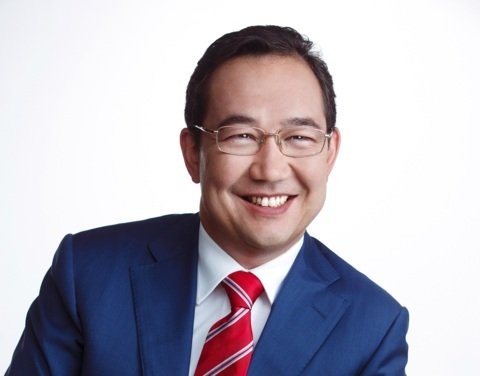 Айсен Николаев поздравляет с Праздником Весны и Труда