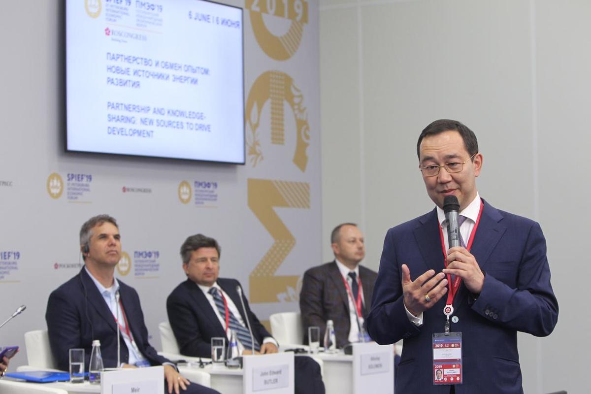 Айсен Николаев выступил на панельной сессии ПМЭФ -2019