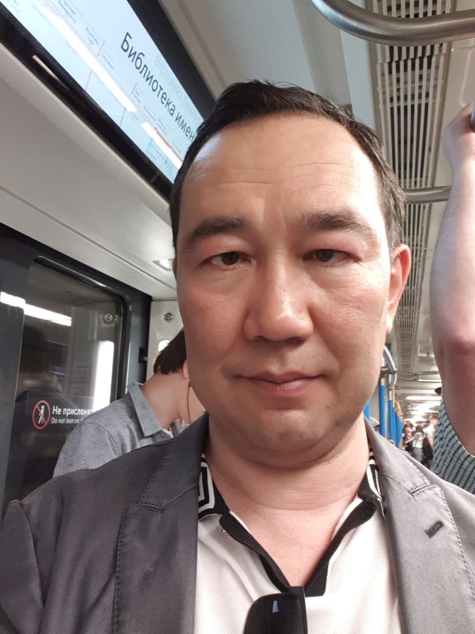 Фотофакт: Айсен Николаев снова в метро