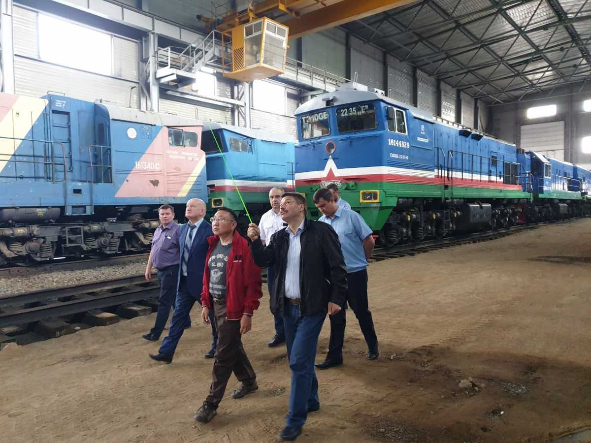 Первый зампред  Правительства Якутии Алексей Колодезников  посетил объекты компании «Железные дороги Якутии»