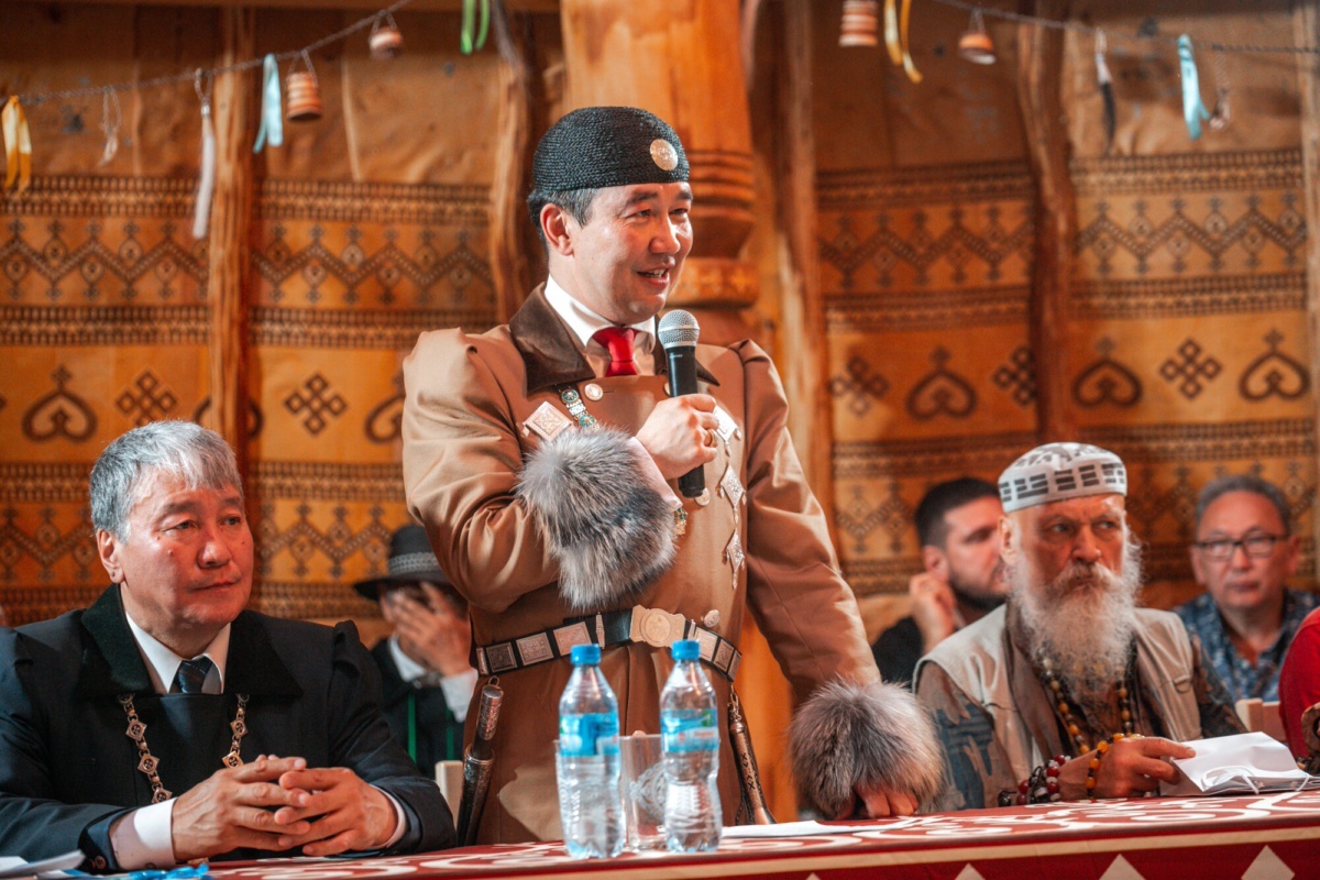 Айсен Николаев выступил на конференции, посвященной древнетюркской письменности