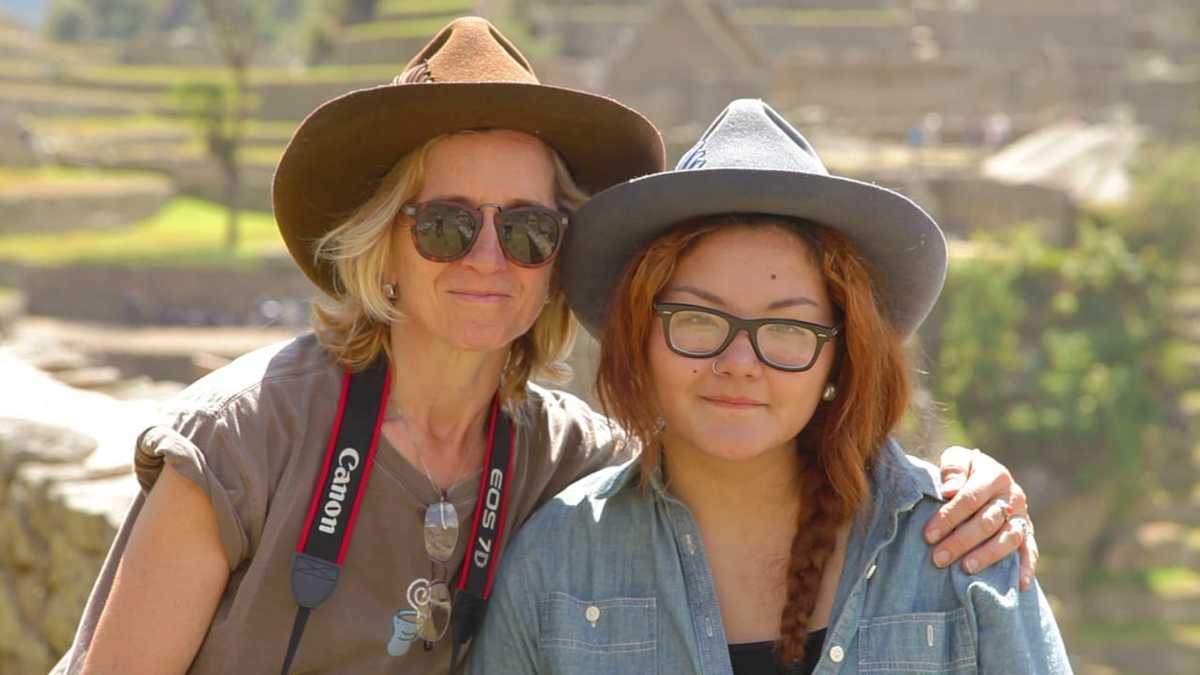 Видеофакт: Сьюзи Крейт с дочкой исполнили свою любимую песню на ысыахе в Сунтаре