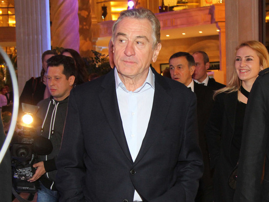 Роберт Де Ниро, Стивен Кинг и Морфеус из «Матрицы» снялись в антироссийском ролике