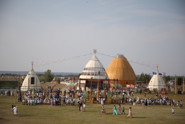«Люди ехали по три часа стоя!». Сардана Авксентьева поручила подготовить предложения по проведению Ысыаха Туймады