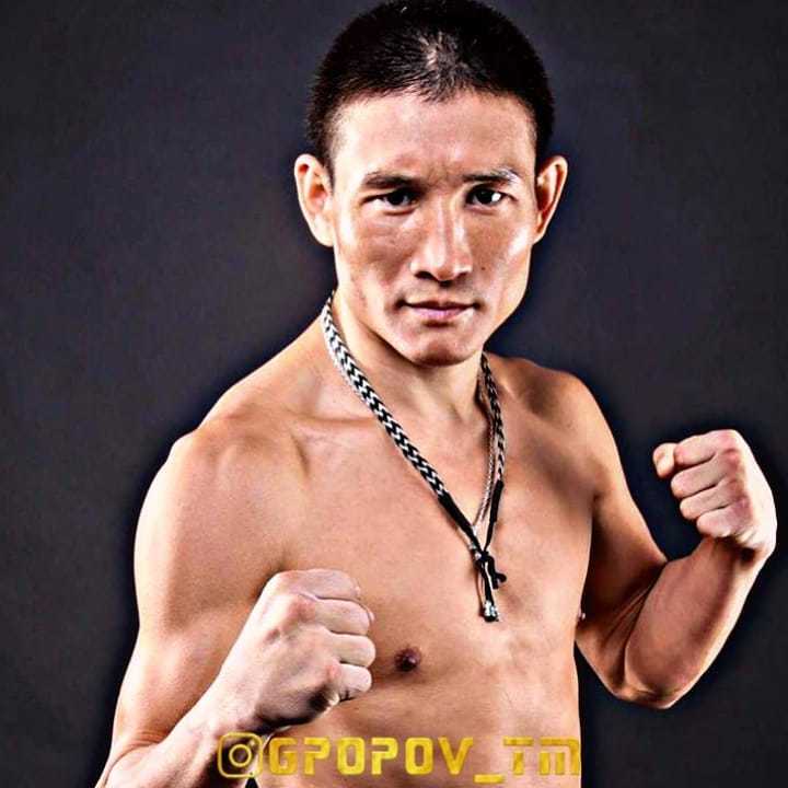 Глава Якутии пожелал Григорию Попову удачи в бою и отправил на его счет 100 000 рублей