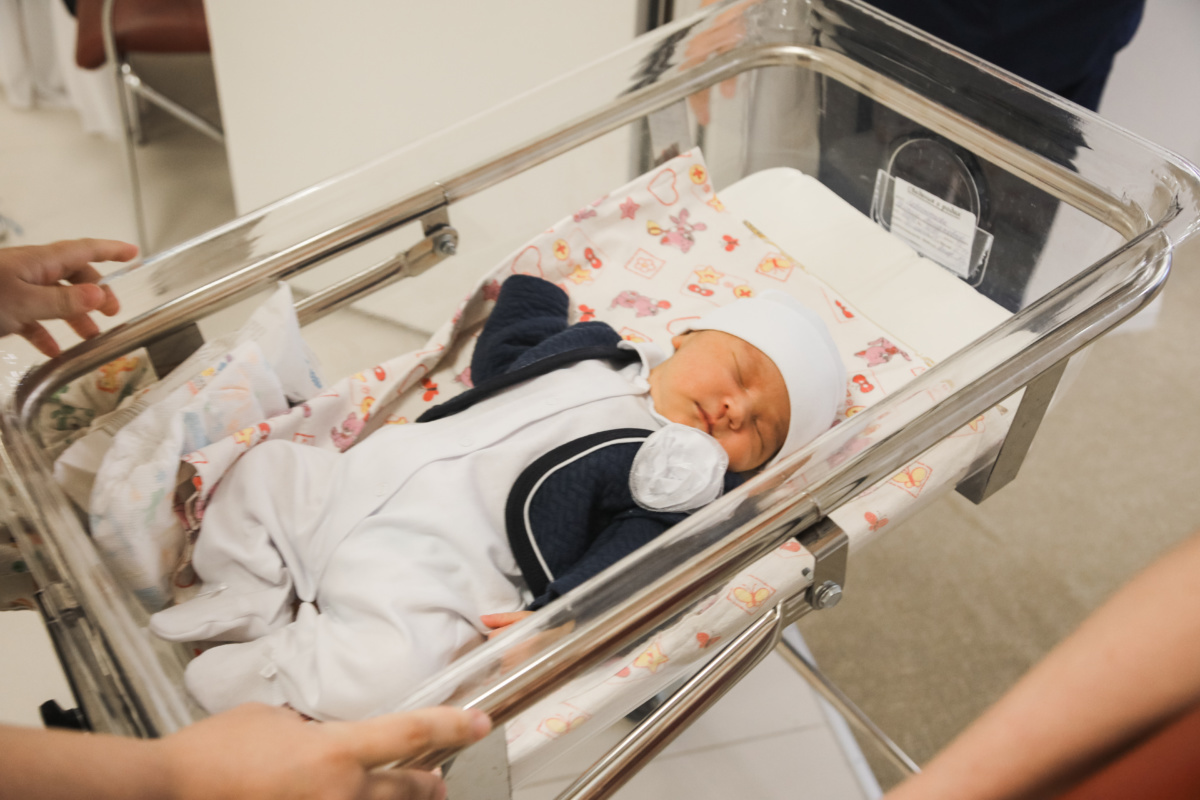 В День защиты детей в Якутске родилось семнадцать маленьких горожан