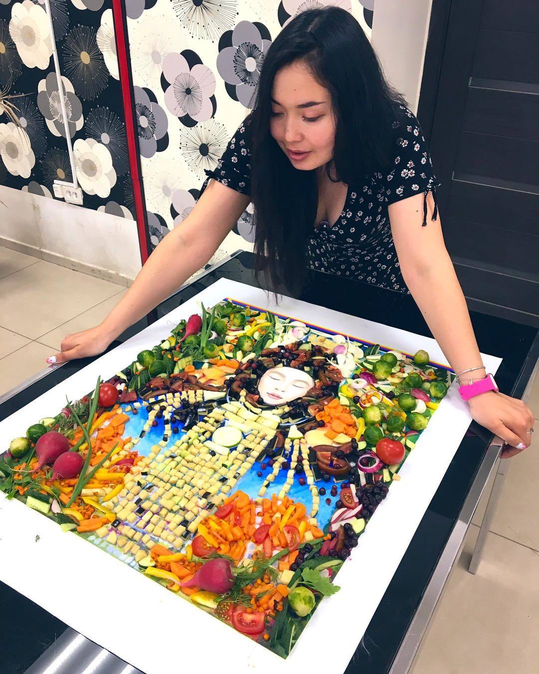 Фотофакт: Съедобная картина художницы Кыданы Игнатьевой