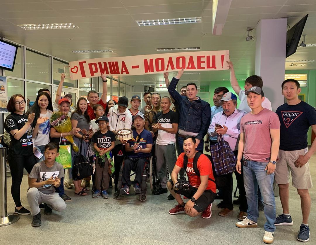 Фотофакт: Боец UFC Григорий Попов прилетел в Якутск