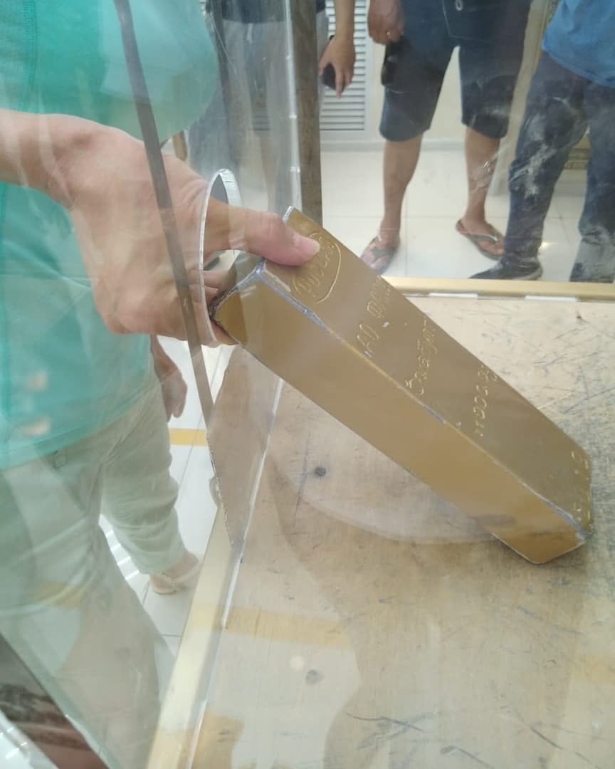 "Сахабулт" приостановил скандальную акцию со слитком "золота"