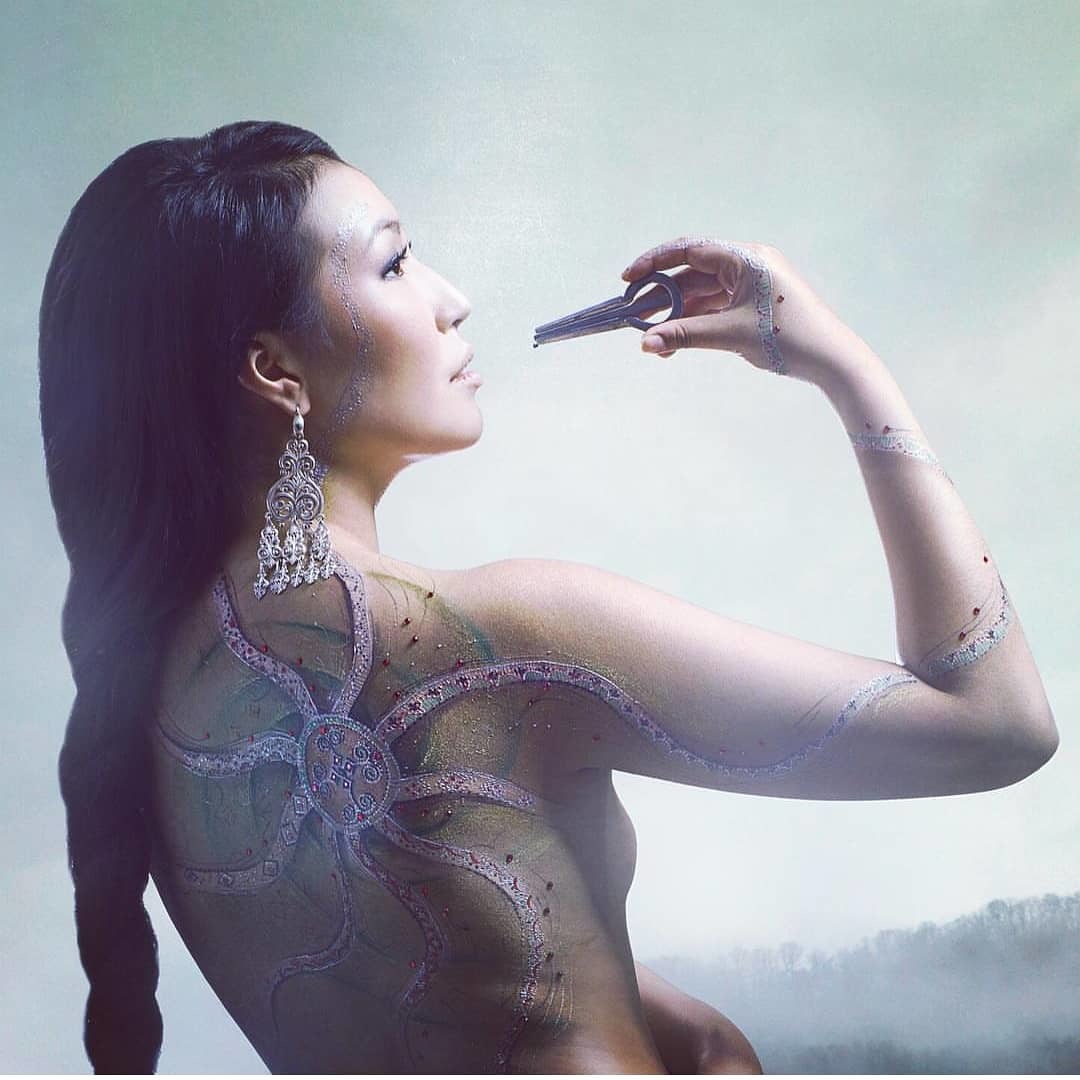 В Якутске дочь главврача и депутата стала потомственным магом и медиумом