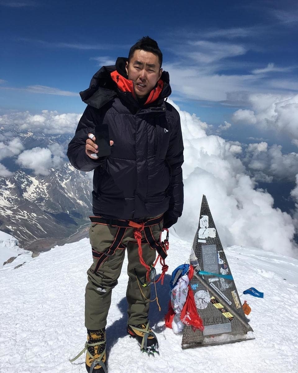 Фотофакт: Сын председателя Гордумы Якутска покорил Эльбрус
