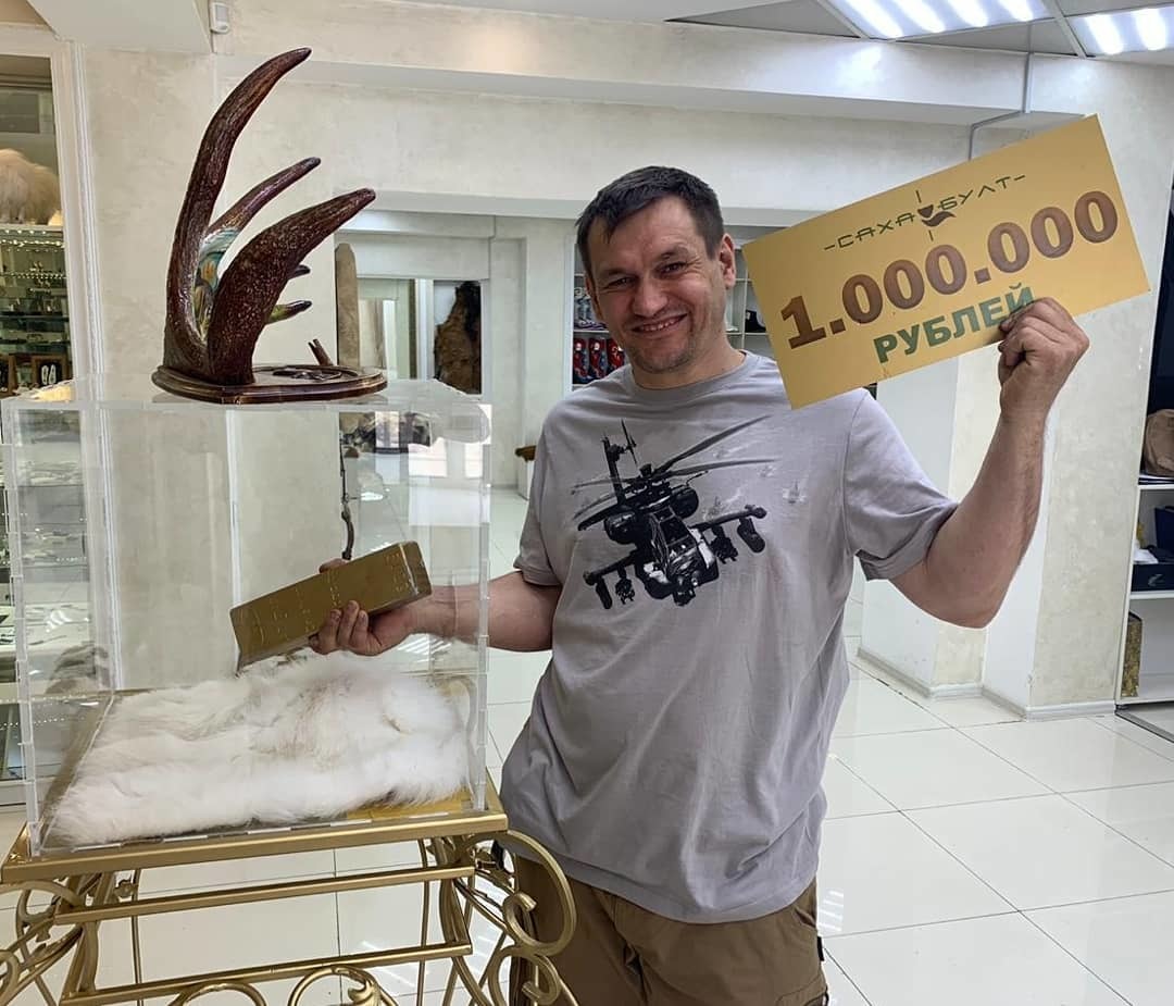 В "Сахабулте" отказались выдать миллион победителю акции, вытащившему слиток "золота" (видео)