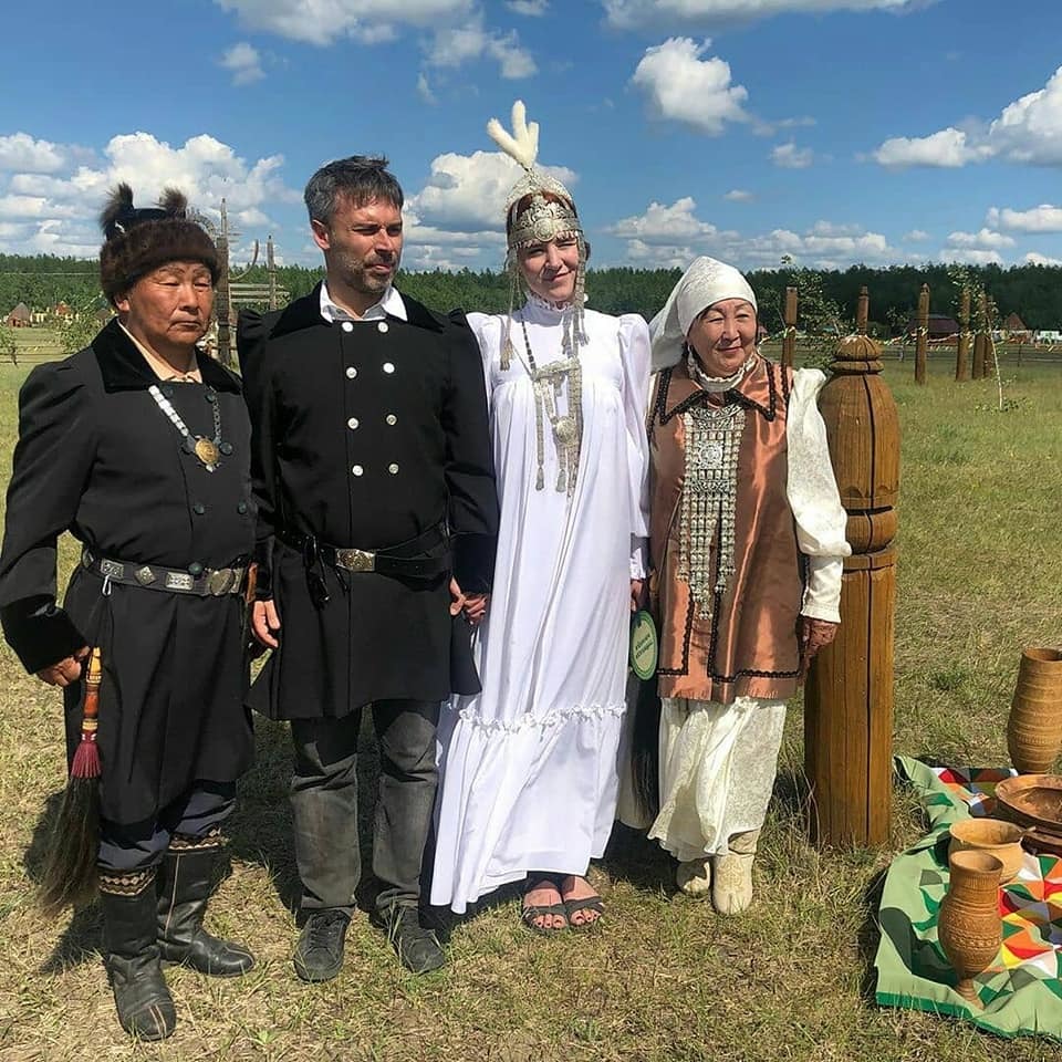 Влюбленная пара прилетела в Якутию из Санкт-Петербурга для проведения алгыса