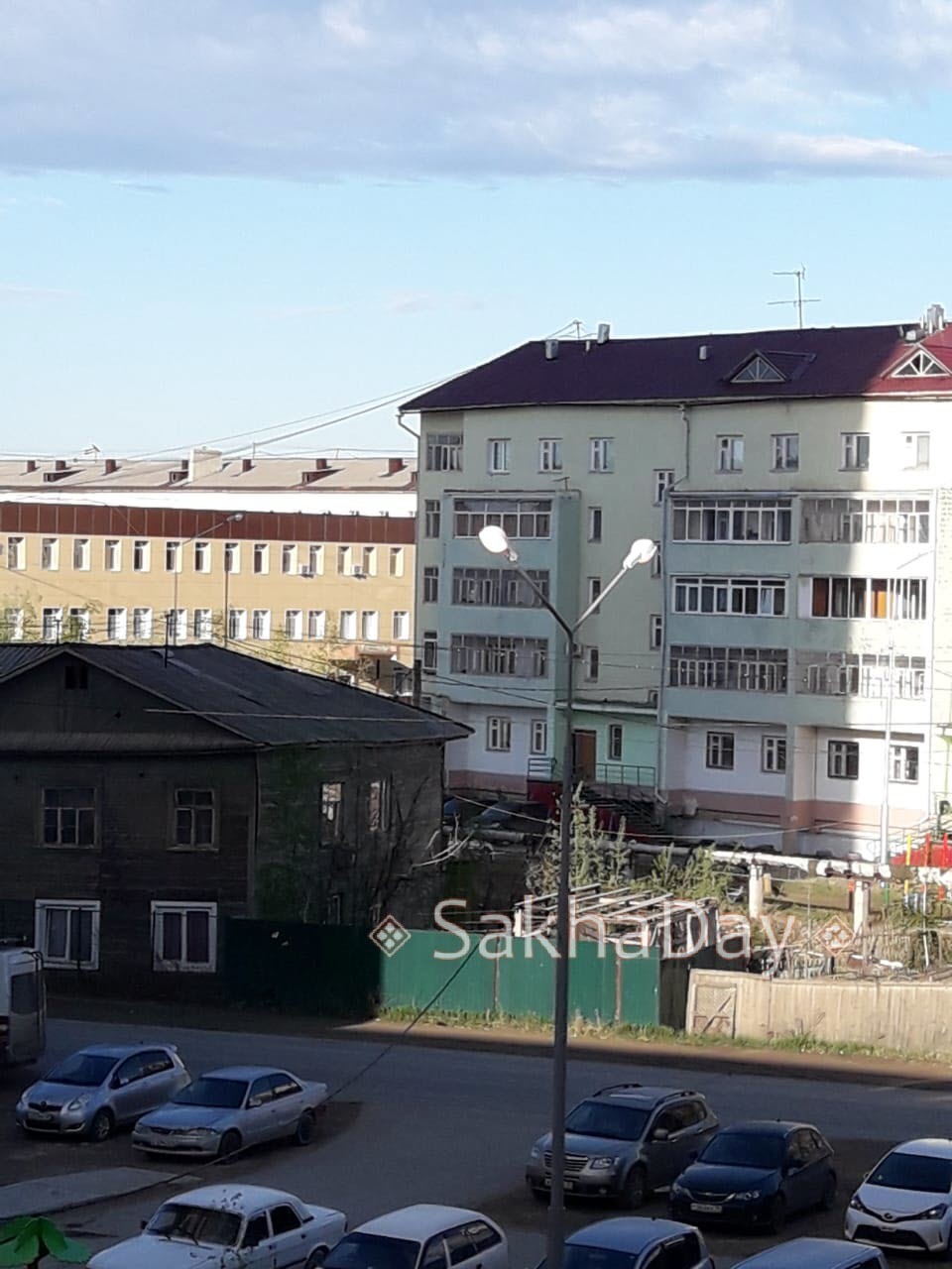 Фотофакт: Почему в Якутске во время белых ночей не выключают уличные фонари?